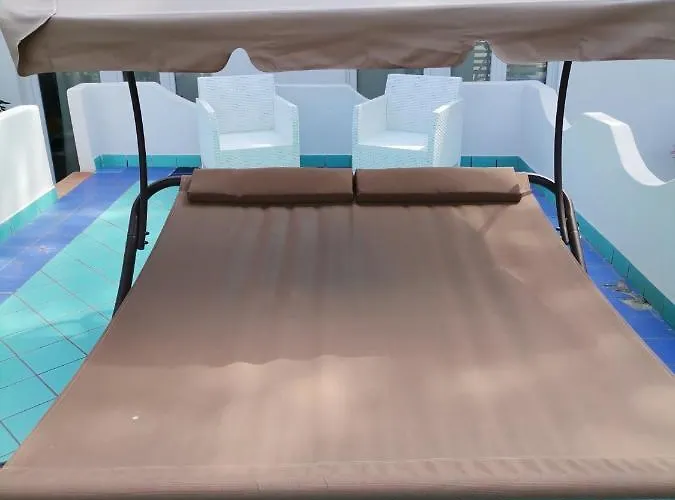 Hotel Hotel Calypso Remix